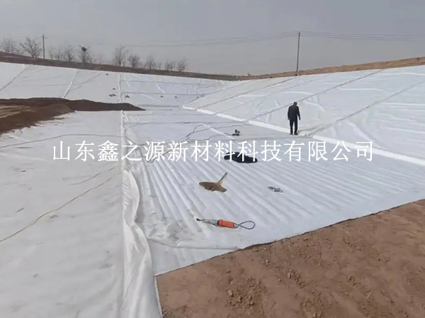 防滲復(fù)合土工膜運(yùn)輸注意事項(xiàng)：安全高效，細(xì)節(jié)決定成敗